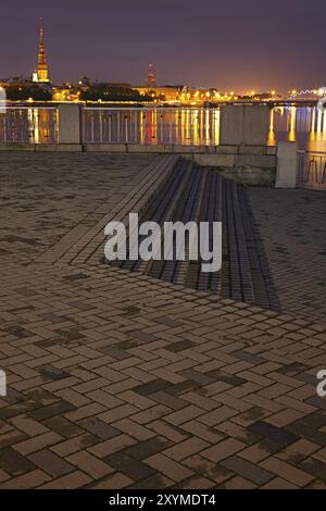 Nacht Riga Stadtbild. Lettland Stockfoto