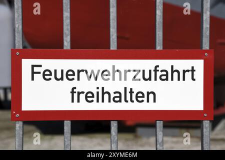 Schild, Feuerwehrzufahrt freihalten, Wilhelmshaven, Niedersachsen, Bundesrepublik Deutschland Stockfoto