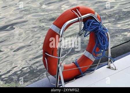 Roten Rettungsring Ring an Bord Boote closeup Stockfoto