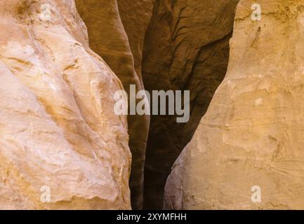 Hohe felsige Berge in der Wüste in Ägypten Dahab South Sinai Stockfoto