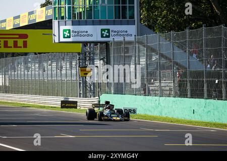 Lotus 72F - Ford Cosworth - John Player Team Lotus von der F1 Weltmeisterschaft 1975, Action während der Formel 1 Pirelli Gran Premio dâItalia 2024, Grand Prix 2024 von Italien, 16. Runde der Formel 1 Weltmeisterschaft 2024 vom 30. August bis 1. September 2024 auf dem Autodromo Nazionale Monza, in Monza, Italien Credit: Independent Photo Agency/Alamy Live News Stockfoto