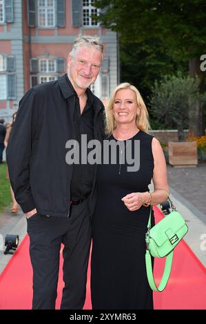 Produzent Michael Souvignier und Moderatorin Claudia Kleinert kommt zur Abendveranstaltung anlässlich der Kölner Jurysitzung zum internationalen Emmy Award 2024 - Halbfinalrunde der Jury des internationalen Emmy Awards auf Schloss Arff *** Produzent Michael Souvignier und Moderatorin Claudia Kleinert nehmen an der Abendveranstaltung anlässlich der Kölner Jurysitzung für den internationalen Emmy Award 2024 Teil Stockfoto