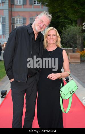 Produzent Michael Souvignier und Moderatorin Claudia Kleinert kommt zur Abendveranstaltung anlässlich der Kölner Jurysitzung zum internationalen Emmy Award 2024 - Halbfinalrunde der Jury des internationalen Emmy Awards auf Schloss Arff *** Produzent Michael Souvignier und Moderatorin Claudia Kleinert nehmen an der Abendveranstaltung anlässlich der Kölner Jurysitzung für den internationalen Emmy Award 2024 Teil Stockfoto