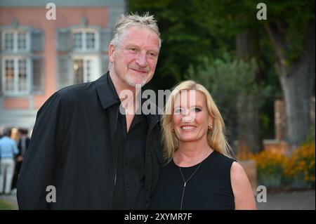 Produzent Michael Souvignier und Moderatorin Claudia Kleinert kommt zur Abendveranstaltung anlässlich der Kölner Jurysitzung zum internationalen Emmy Award 2024 - Halbfinalrunde der Jury des internationalen Emmy Awards auf Schloss Arff *** Produzent Michael Souvignier und Moderatorin Claudia Kleinert nehmen an der Abendveranstaltung anlässlich der Kölner Jurysitzung für den internationalen Emmy Award 2024 Teil Stockfoto