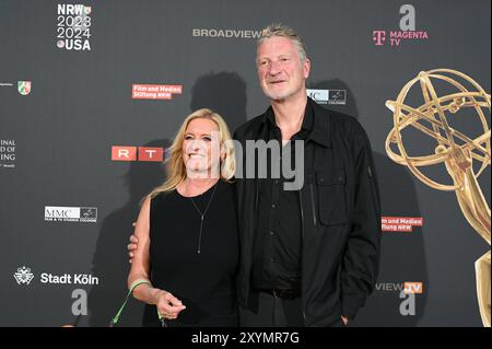 Produzent Michael Souvignier und Moderatorin Claudia Kleinert kommt zur Abendveranstaltung anlässlich der Kölner Jurysitzung zum internationalen Emmy Award 2024 - Halbfinalrunde der Jury des internationalen Emmy Awards auf Schloss Arff *** Produzent Michael Souvignier und Moderatorin Claudia Kleinert nehmen an der Abendveranstaltung anlässlich der Kölner Jurysitzung für den internationalen Emmy Award 2024 Teil Stockfoto