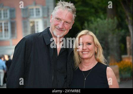 Produzent Michael Souvignier und Moderatorin Claudia Kleinert kommt zur Abendveranstaltung anlässlich der Kölner Jurysitzung zum internationalen Emmy Award 2024 - Halbfinalrunde der Jury des internationalen Emmy Awards auf Schloss Arff *** Produzent Michael Souvignier und Moderatorin Claudia Kleinert nehmen an der Abendveranstaltung anlässlich der Kölner Jurysitzung für den internationalen Emmy Award 2024 Teil Stockfoto