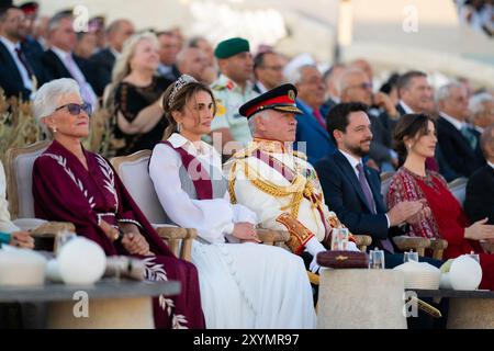 Amman, Jordanien. 30. August 2024. Fotos, die am 31. August vor Königin Ranias Geburtstag veröffentlicht wurden: König Abdullah II. Und Königin Rania, Kronprinz Al Hussein und Prinzessin Rajwa und Prinzessin Muna Al Hussein (links) während der Veranstaltung anlässlich des Silbernen Jubiläums der Thronbesteigung König Abdullahs II. In Amman, Jordanien am 9. Juni 2024. Foto: Balkis Press/ABACAPRESS. COM Credit: Abaca Press/Alamy Live News Stockfoto
