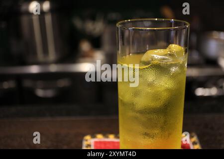 Peruanisches Getränk: Geeiste goldene Kola Stockfoto