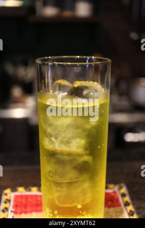 Peruanisches Getränk: Geeiste goldene Kola Stockfoto