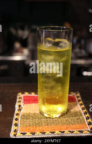 Peruanisches Getränk: Geeiste goldene Kola Stockfoto