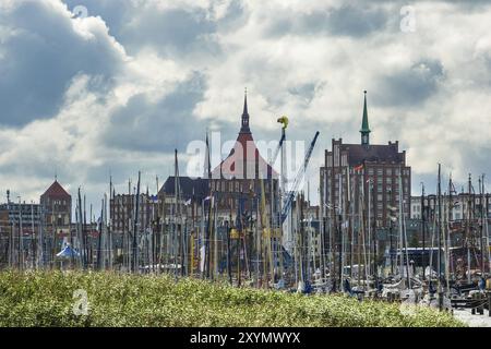 Segelschiffe im Hansesail in Rostock Stockfoto