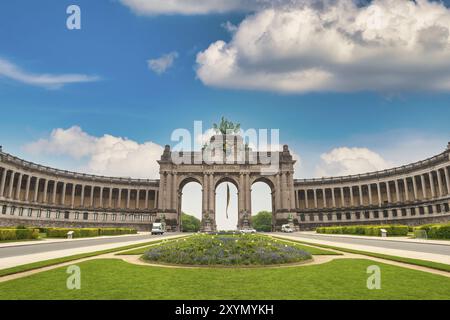 Brüssel Belgien, Skyline der Stadt bei der Arcade du Cinquantenaire in Brüssel (Triumphbogen) Stockfoto