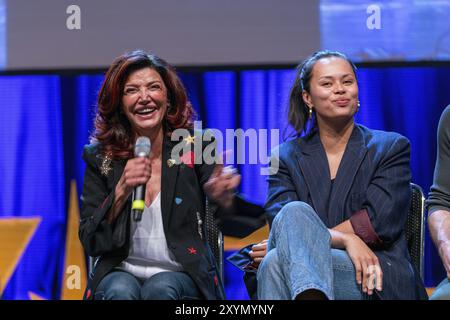 Bonn, 8. Juni 2019: Shohreh Aghdashloo und Frankie Adams auf der FedCon 28, einer viertägigen Science-fiction-Convention. FedCon 28 fand im Juni 7-10 2019, Europ statt Stockfoto