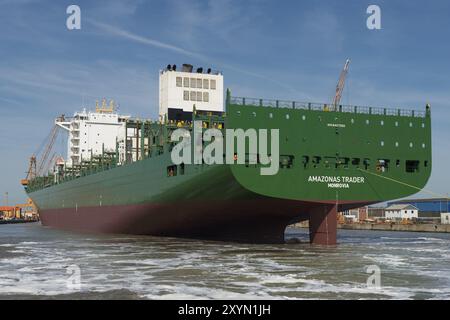 Amazonas Trader im Wendebecken. Schiff amazonas Trader im Hafen gezogen Stockfoto