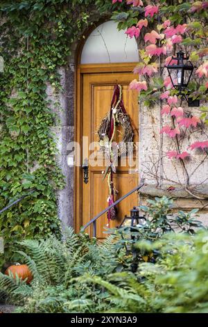 Restaurant-Tür im Burggarten in Rothenburg Stockfoto