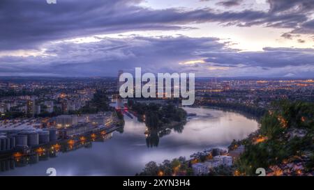 12. Juli 2017, Basel, Schweiz: Panoramablick auf die Stadt und den Rhein Stockfoto