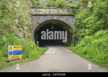 Der Eingang zu den Grabstein Tunnel, in der Nähe der Monsal Kopf in den East Midlands, Derbyshire, Peak District, England, Großbritannien Stockfoto