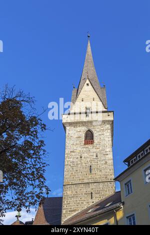 Turm der Ursulinenkirche in Bruneck, Südtirol Stockfoto