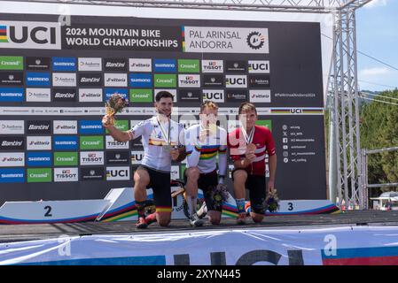 PAL Arinsal, Andorra: August 30 2024: Nicolas Philipsen von DÄNEMARK, Nicolas Franco von SPANIEN und Henrique Hougs von DÄNEMARK feiern auf dem Podium c Stockfoto