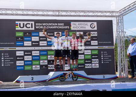 PAL Arinsal, Andorra: August 30 2024: Nicolas Philipsen von DÄNEMARK, Nicolas Franco von SPANIEN und Henrique Hougs von DÄNEMARK feiern auf dem Podium c Stockfoto