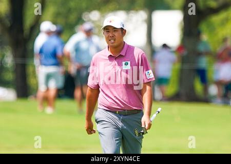 Atlanta, Georgia, USA. August 2024. Byeong Hun an (KOR) nähert sich dem ersten Grün während der ersten Runde der TOUR Championship 2024 im East Lake Golf Club. (Kreditbild: © Debby Wong/ZUMA Press Wire) NUR REDAKTIONELLE VERWENDUNG! Nicht für kommerzielle ZWECKE! Stockfoto