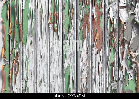 Holzdielen mit abblätternder Farbe als Hintergrund Stockfoto