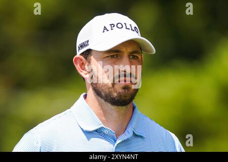 Atlanta, Georgia, USA. August 2024. Patrick Cantlay (USA) im zweiten Loch während der ersten Runde der TOUR Championship 2024 im East Lake Golf Club. (Kreditbild: © Debby Wong/ZUMA Press Wire) NUR REDAKTIONELLE VERWENDUNG! Nicht für kommerzielle ZWECKE! Stockfoto