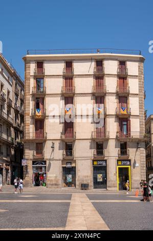 Barcelona, Spanien - 3. August 2024: Placa de Sant Jaume im gotischen Viertel. Stockfoto
