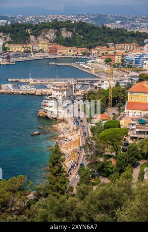 Nizza, Frankreich - 7. August 2024: Blick auf den Hafen in der französischen Stadt Nizza. Stockfoto