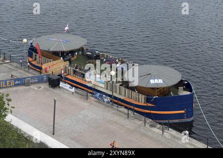 Schwimmende Bar in den Docklands Stockfoto