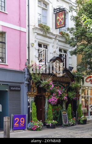 LONDON, UK, 27. JULI: View of the Cross Keys Pub in London, UK am 27. Juli 2013 Stockfoto