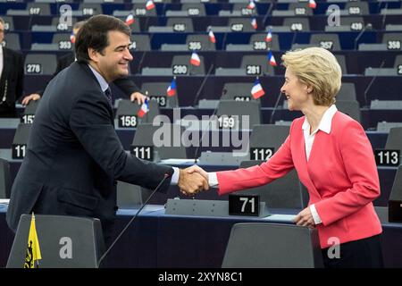 Strasburgo, Francia. November 2019. Foto Roberto Monaldo/LaPresse27-11-2019 Strasburgo Politica Sessione plenaria del Parlamento Europeo - Voto sulla Commissione von der Leyen Nella foto Raffaele Fitto, Ursula von der Leyen Foto Roberto Monaldo/LaPresse 27-11-2019 Straßburg (Frankreich) Plenarsitzung des Europäischen Parlaments - Abstimmung über die von der Leyen Kommission im Bild Raffaele Der Der Live Stockfoto