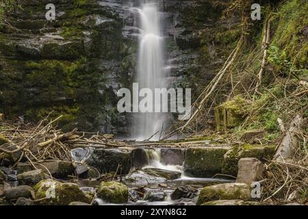 Ein Wasserfall im Blaen-y-Glyn in der Nähe von Torpantau, Powys, Wales, Großbritannien Stockfoto