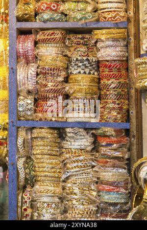 Armreifen auf dem Khan-Markt in Delhi, Indien, Asien Stockfoto