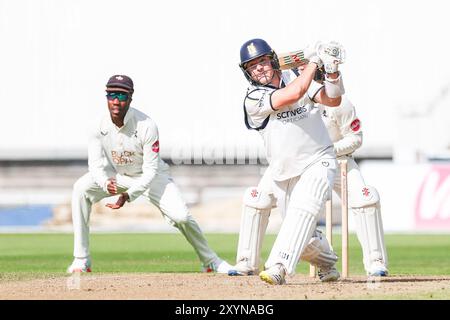 Birmingham, Großbritannien. 30. August 2024. #27, Michael Booth aus Warwickshire im Einsatz während des Spiels der Vitality County Championship Division One zwischen Warwickshire CCC und Kent CCC am 30. August 2024 im Edgbaston Cricket Ground in Birmingham, England. Foto von Stuart Leggett. Nur redaktionelle Verwendung, Lizenz für kommerzielle Nutzung erforderlich. Keine Verwendung bei Wetten, Spielen oder Publikationen eines einzelnen Clubs/einer Liga/eines Spielers. Quelle: UK Sports Pics Ltd/Alamy Live News Stockfoto