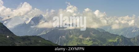 Bergpanorama von Zeigersattel bis Hoefats 2259m, Allgäuer Alpen, Allgäuer, Bayern, Deutschland, Europa Stockfoto