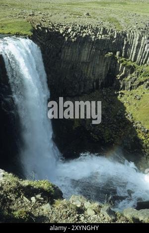 Wasserfall unter Snaefellsjoekull in der Nähe von Olafsvik, Snaefellsness Halbinsel, Island, Europa Stockfoto