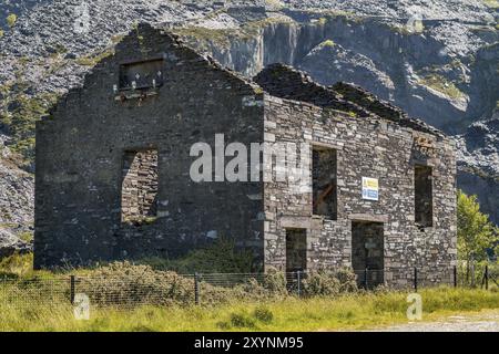 Verfallenes Haus an der Dinorwic Steinbruch in der Nähe von Llanberis, Gwynedd, Wales, Großbritannien Stockfoto