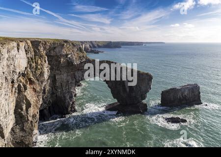 Green Bridge of Wales, in der Nähe von Castlemartin und Merrion, Pembrokeshire, Wales, Großbritannien Stockfoto