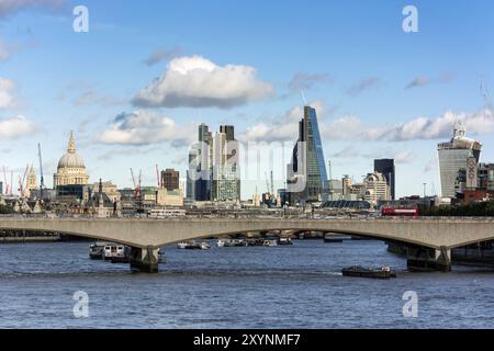 LONDON, 3. NOVEMBER: Blick auf die Themse in London am 3. November 2013 Stockfoto