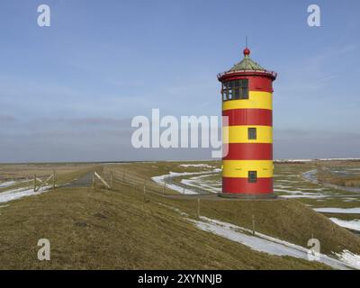 Heute dient der Leuchtturm Pilsum als Standesamt und ist eine Touristenattraktion in Ostfriesland. (Stellen Sie bei der Verwendung des Bildes sicher, dass der Stockfoto