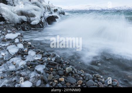 Surfen im Lake Tornetraesk, Norrbotten, Lappland, Schweden, Januar 2014, Europa Stockfoto