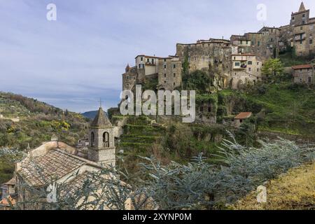 Blick auf das mittelalterliche Dorf Ceriana, Ligurien, Italien, Europa Stockfoto