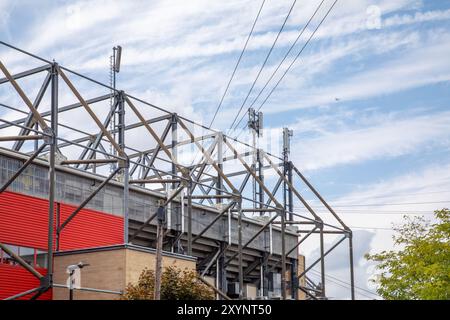 Im Valley, dem Heimstadion des Charlton Athletic Football Club, sind mehrere Nutzer zu Gast Stockfoto