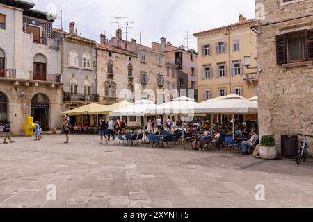 Pulas historischer öffentlicher Hauptplatz - Forum Platz im Zentrum von Pula, Kroatien, Europa Stockfoto