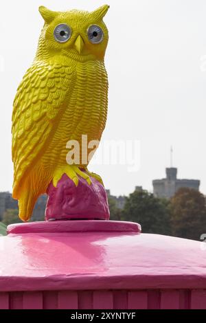 Windsor, Großbritannien. 30. August 2024. Eine Requisite, die von Klimabetikern der Extinction Rebellion benutzt wurde, ist auf ihrem Campingplatz im Home Park am ersten von drei Tagen der Upgrade Democracy Aktivitäten in der Umgebung von Windsor Castle abgebildet. Die Kampagne „Upgrade Democracy“ von Extinction Rebellion soll die Art und Weise hervorheben, wie die Gewinne der Öl- und Gasunternehmen im Vereinigten Königreich gesichert werden, und die britische Regierung auffordern, eine Bürgerversammlung für Klima- und ökologische Gerechtigkeit zu gründen und von ihr geleitet zu werden. Quelle: Mark Kerrison/Alamy Live News Stockfoto