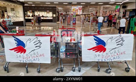 Die französische NGO Secours Polupaire sammelt Waren vor Beginn des Schuljahres in Lyon, Frankreich Stockfoto