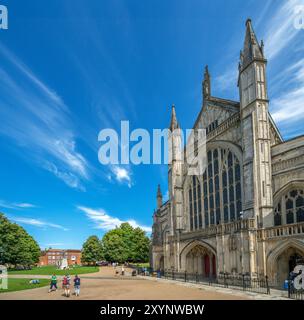 Die Vorderseite der Winchester Cathedral, Winchester, Hampshire, England, Großbritannien Stockfoto