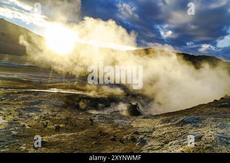 Kochendem Schlamm im Hverir geothermische Gebiet in Nordisland Stockfoto