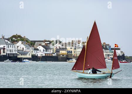 APPLEDORE, DEVON/UK, 14. AUGUST: Segeln in der Torridge and Taw Estuary in Devon am 14. August 2013. Nicht identifizierte Personen Stockfoto